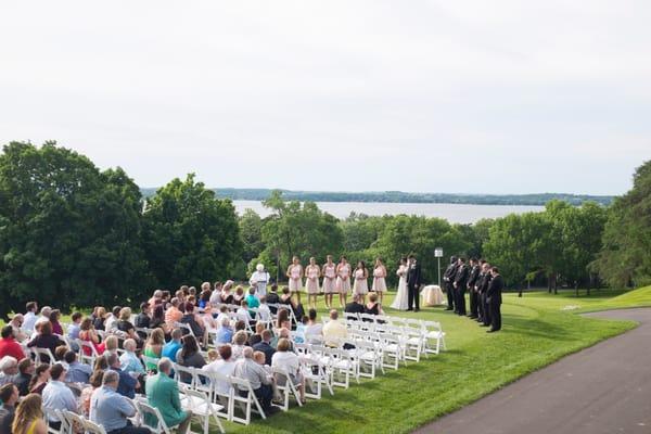 Wedding on the 10th tee. Photo credit: Ueda Photography