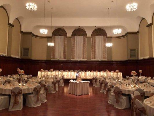 Lighting at head table for a wedding