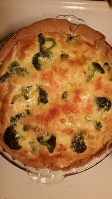 Broccoli cheddar quiche !!