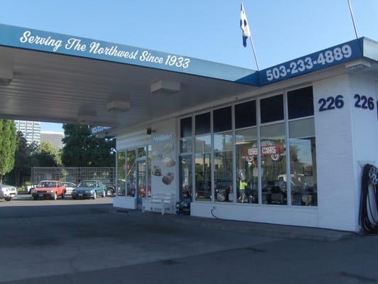 Powell Motors has been located at 226 NE Grand Ave since November of 1975. Our previous location was on Grand Ave.