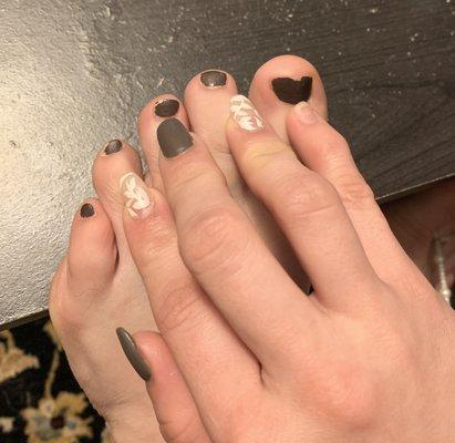 If you zoom you can see all the chips on the toe nails and clearly missing a nail