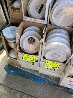 Beautiful formal throw away plates