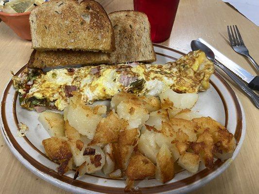 Western Omelet with Cheese, Rye Toast and Homefries