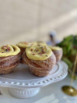 Passion fruit cruffin