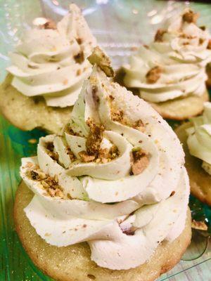 Pistachio cupcakes