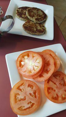 Sliced tomatoes with english muffin.