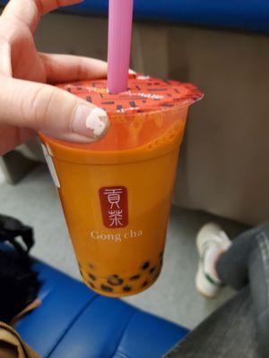 Medium Thai Tea Latte with bubbles/boba, no ice, no sugar