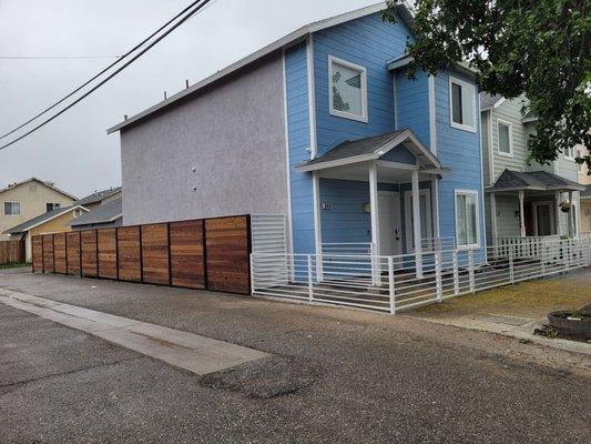 Red wood Fence and metal horizontal bars fenceand gates