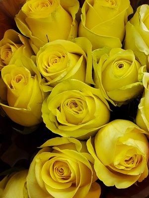 Look at these gorgeous yellow roses they have today