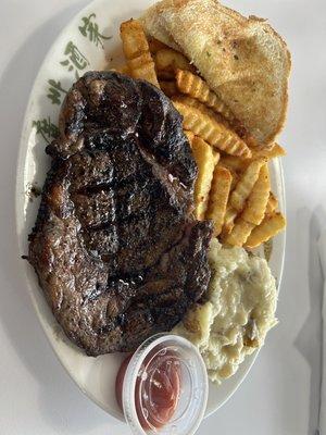 Coffee ribeye with mashed potatoes & fries