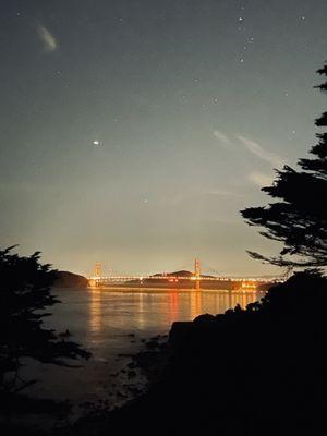 Night time view of the Golden Gate Bridge