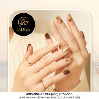 Simple, stylish, and perfectly square - our nail designs bring out the best in this classic shape! 
Visit us to try it out!