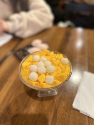 mango sago with glutinous rice balls