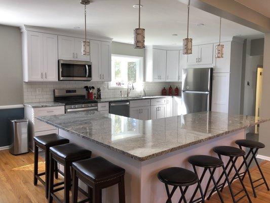 Kitchen with recess lights and pendant lights