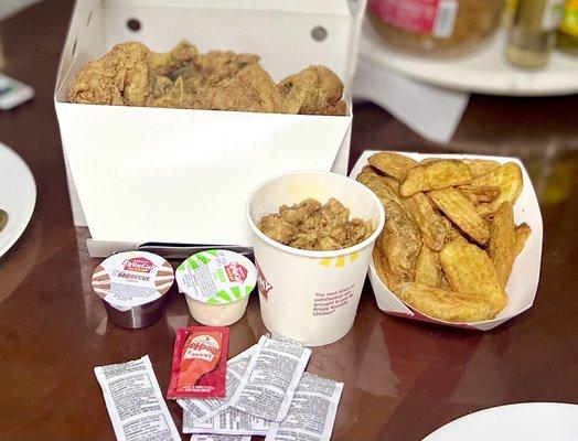 Was introduced to some pretty tasty Chicken and Tender Family Meal! Late night snacks!