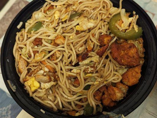 Hakka Noodles Chicken (ok, low on sauces)