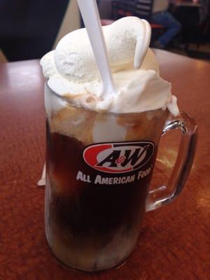 Regular size root beer float