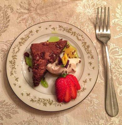 Chocolate Brownie w/creme & strawberry