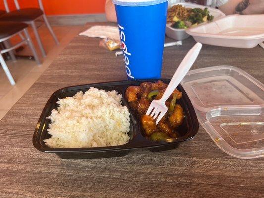 Combo #1 doesn't come with drink it's $2 general DINNER SIZE General Tso Chicken and fruit punch