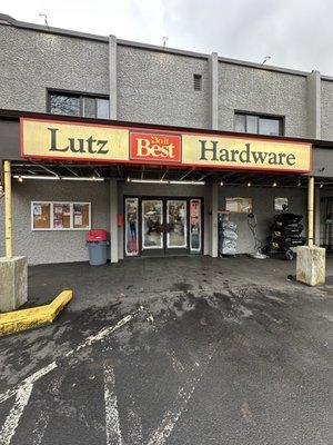 Lutz Hardware