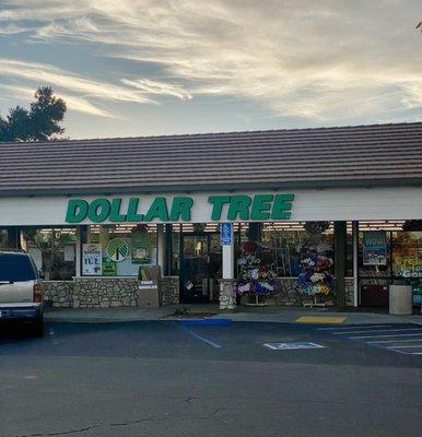 Dollar Tree Exterior