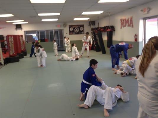 Kids drilling takedowns last night #bjj #fatjosmma