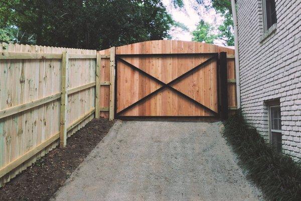 gate, cedar scalloped drive gate