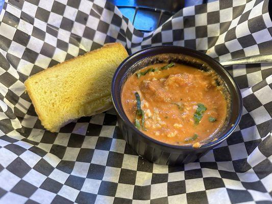 The Beaver Dam, an excellent grilled cheese and tomato basil soup!