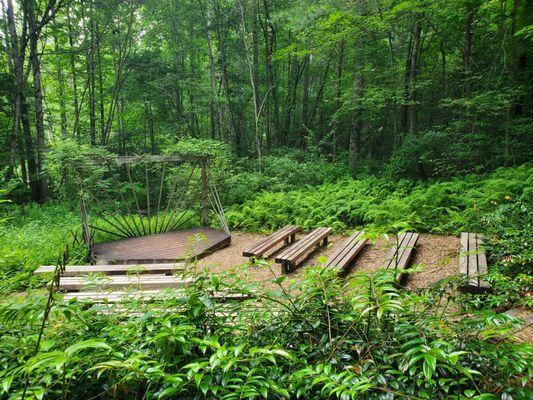 Amphitheater with 10 small benches