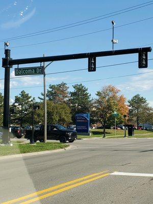 There's a 2nd Entrance to Medical facility and the hospital at the traffic light on Dalcoma Dr.    10/20/2021