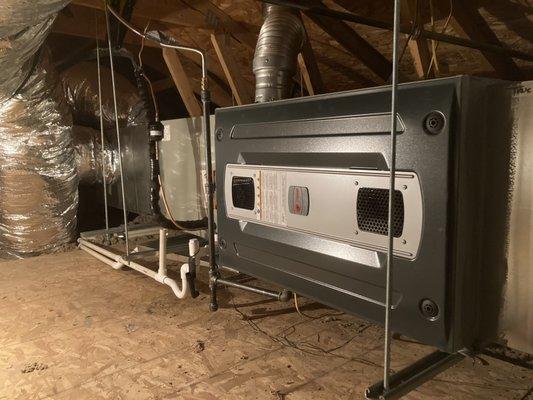 Big Ol' 5 ton two stage gas furnace with abuncha duct work and smooth gas line