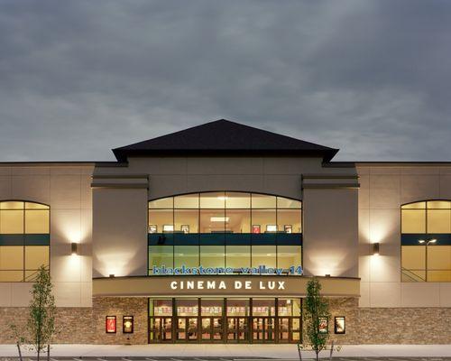 Blackstone Valley 14 Cinema de Lux