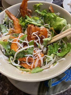 Vermicelli noodles with unpeeled shrimp