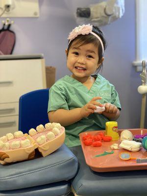 Our lil' Dr. Eliana was teaching us how to keep our teeth free of those pesky sugar bugs!