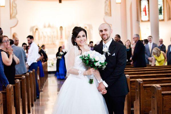 Walking out - © Carol Solorzano - Wedding Photographer - www.dcorzo.com