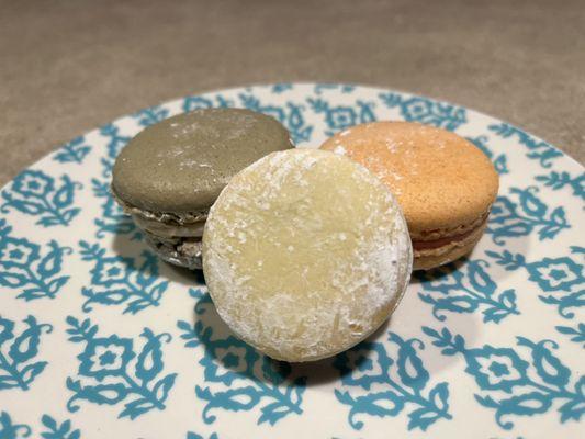 Alfarojes and macarons