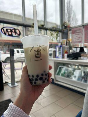 Jasmine milk tea with tapioca