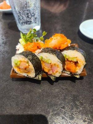 Spicy yellowtail roll