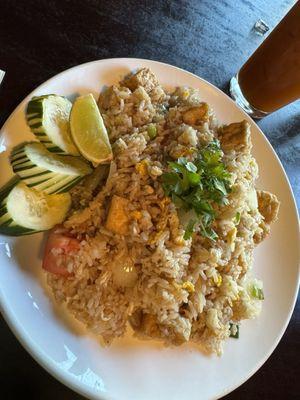 Kao pad with tofu (Thai fried rice)