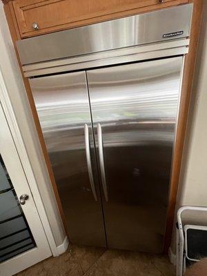 Refrigerator built in