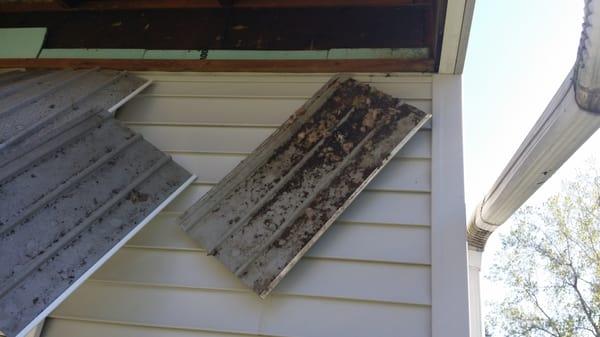 Soffit hanging from front of house