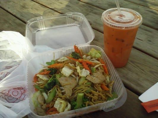 yakisoba and thai iced tea