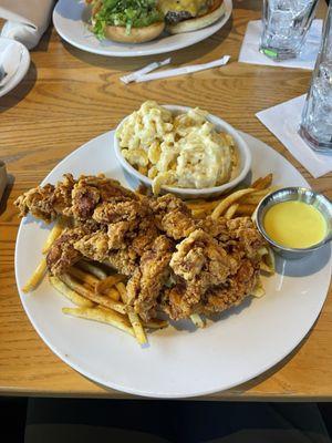 Chicken Finger Platter with Macaroni & Cheese