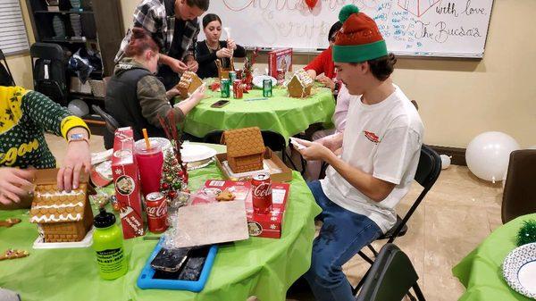 DECORATING GINGERBREAD HOUSE.