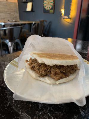 Shaanxi specialty, Chinese version of hamburger.