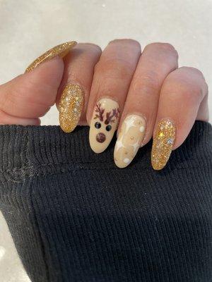 Ones again my favorite nail technician Tracy in Nail 5 spa did it!!! Ready for Xmax