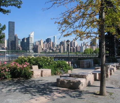 Two blocks from NYC skyline view and park, and ONE subway stop to midtown Manhattan.