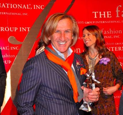 Vasken holding his award at the Fashion Group International gala event.