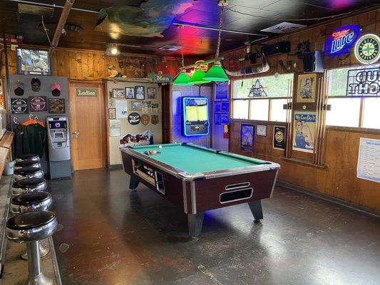 Pool table, TouchTunes jukebox, darts.