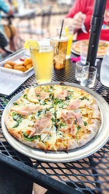 Prosciutto and pear pizza